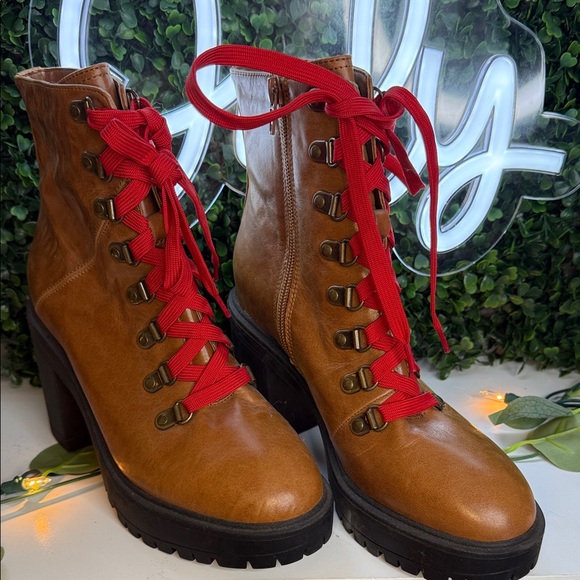 Steve Madden Shoes - Steve Madden Tan Leather Lace Up Boots with Red Laces